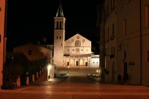chiesa, campanile, notturno, strada, luci, piazza, notte, lampioni, duomo, spoleto