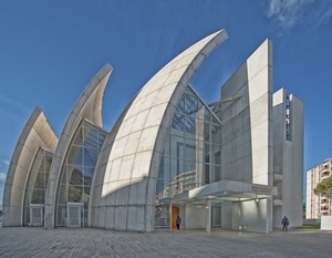 cielo, bianco, vetrate, curve, azzurro, architettura, palazzo, riflesso, vetri, passanti, piazza, chiesa, ingresso, palazzi, case, vele, nuvole, finestre, ombra, persone
