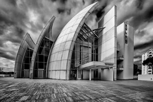 nuvole, bianconero, architettura, cielo, chiesa, curve, vetrate, piazza, vetro, moderno, palazzi, cemento, muri, edificio, archi