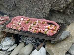 spiedini, salsiccia, griglia, carne, sassi, pietre, roccia, verdura, brace, cibo, grigliata, rocce, carboni, peperoni, carbone, bianco, carbonella, bistecche