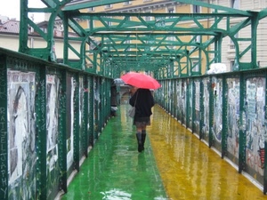 pioggia, ombrello, ponte, verde, donna, rosso, giallo, ferro