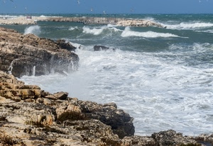 mare, onde, scogli, acqua, schiuma, scogliera, cielo, bianco, rocce, mareggiata, gabbiani, costa, azzurro