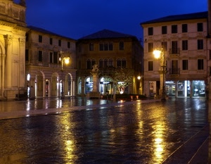 piazza, luci, pioggia, riflessi, notturno, lampioni, notte, sera, riflesso