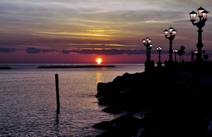 mare, lampioni, tramonto, sole, scogli, nuvole