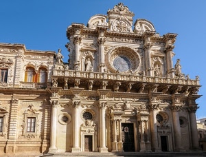 colonne, chiesa, statue, rosone, finestre, barocco, porte, sculture, portone, cielo, facciata, cerchi, rosoni, portale, capitelli, azzurro, bassorilievi