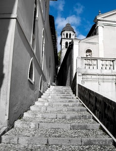 chiesa, campanile, gradini, scalinata, scala, pietra, ringhiera, scale, nuvole, azzurro, cielo