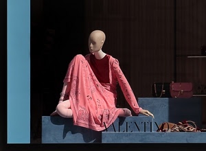 manichino, vetrina, rosa, vestito, borse, negozio, borsa, valentino, moda, scritta, nero, abito, mano, firma, esposizione