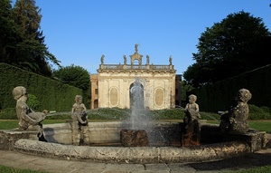 fontana, acqua, alberi, statue, verde, giardino, cielo, siepe, parco, sculture, balaustra, zampilli, siepi, zampillo, azzurro, vasca, arco