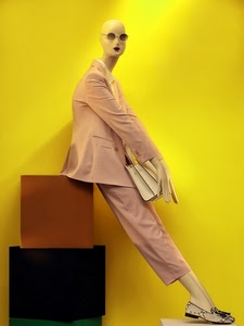 manichino, giallo, cubi, borsa, occhiali, scarpe, giacca, abito, nero, donna, vetrina, rosa, pantaloni, vestito, tailleur
