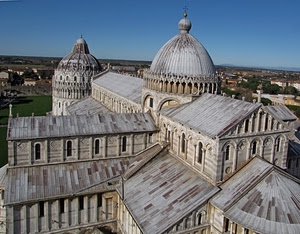 finestre, cupole, chiesa, cielo, tetti, battistero, case, croce, pisa, tetto, archi, azzurro, cupola, panorama, alberi, verde, colonne, duomo