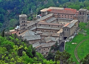 tetti, verde, campanile, alberi, finestre, borgo, chiesa, case, piante, prato, palazzi, monastero, strada, tegole, bosco, subiaco, paese, chiostro