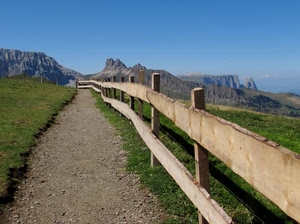 sentiero, staccionata, legno, montagne, verde, cielo, azzurro, erba, montagna, strada, prati, vette, sassi, prato