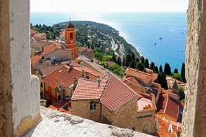 tetti, campanile, mare, case, alberi, borgo, panorama, verde, chiesa, scorcio, azzurro, barche, costa, finestre, orologio, affaccio, rosso, strada, tegole, panoramica, paese, paesaggio