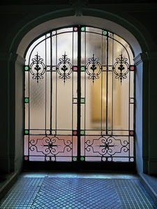 arco, portone, vetro, vetrata, pavimento, porta, ingresso, ferro, atrio, verde, cancello, liberty, decorazioni, rosso, cerchi, trasparenza, entrata, trasparente, scalini