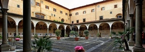 colonne, archi, finestre, chiostro, pozzo, fiori, vasi, piante, cortile, portico, prospettiva, porticato, palme, scalini, chiostri