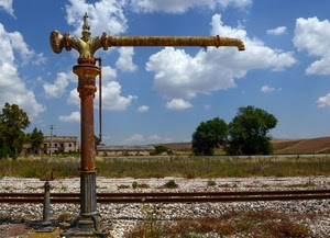 alberi, nuvole, ferrovia, cielo, binari, verde, ruggine, binario, casa, erba, fontana, pompa, azzurro, tubo, bianco, rotaie, ferro, acqua, campi
