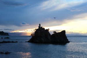 mare, nuvole, scoglio, tramonto, acqua, isola, controluce, scogli, uccello, alba, roccia, cielo, torre, isolotto