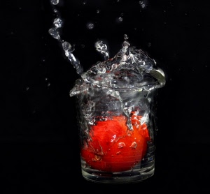 bicchiere, acqua, rosso, gocce, schizzi, nero, vetro, frutto