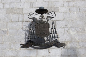 stemma, cappello, insegna, muro, ferro, scritta, chiavi, croce, parete, metallo, nastro, pietre, simboli, ombra