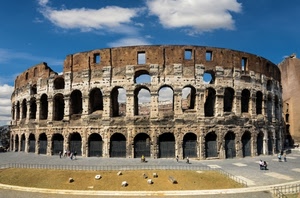archi, colosseo, nuvole, roma, cielo, monumento, azzurro, persone, anfiteatro, rovine, antichità, pietre, massi, cancelli, aiuola