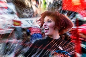 capelli, ragazza, sorriso, mosso, rosso, movimento, colori, ritratto, donna, carnevale, medaglia