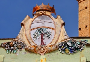 albero, stemma, corona, fiori, cielo, verde, bianco, azzurro, ovale, foglie, frutta, ruggine, croce, finestre