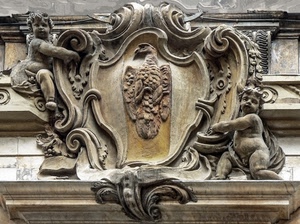 stemma, aquila, putti, marmo, scultura, palazzo, bassorilievo, statue, due