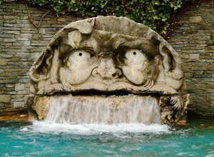 fontana, acqua, bocca, occhi, muro, naso, verde, mascherone, pietra, edera, mattoni, piante, bianco, faccia, azzurro, scultura, vasca, maschera, azzurra