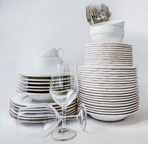 piatti, bicchieri, forchette, bianco, tazze, vetro, posate, pile, stoviglie, porcellana, calici, scodelle, cristallo, pila, tazzine, trasparenza, ceramica