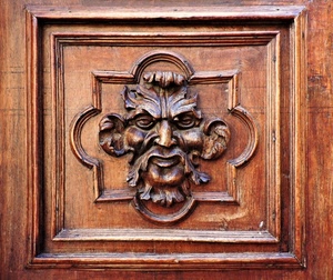 legno, porta, mascherone, quadrato, marrone, viso, quadrati, scultura, naso, faccia, portone, dettaglio, volto, bassorilievo, orecchie, barba, intarsio, testa