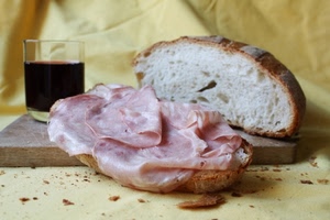 bicchiere, vino, pane, mortadella, tagliere, cibo