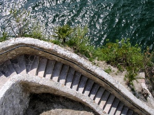 mare, gradini, scala, scale, acqua, verde, arbusti, alto