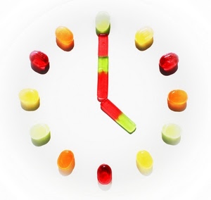 orologio, caramelle, rosso, lancette, bianco, giallo, colori, cinque, ora