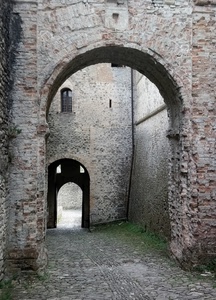 archi, strada, vicolo, erba, mura, finestra, pietre, mattoni, grigio, finestre, arco, pietra, castello, verde, via, scorcio, porta, muri, borgo