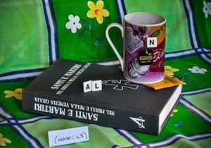 libro, tazza, fiori, rebus, tovaglia, verde, lettere, quadrati, giallo, croce, quadri, bianco