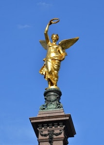 oro, statua, angelo, ali, corona, monumento, colonna, piedistallo, vittoria, cielo