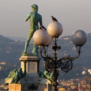 statua, lampione, città, sfere, monumento, ferro, lampioni, uccello, piccioni, bronzo, collina, piccione, uccelli, verde, palle, cielo, scultura, quattro, panorama