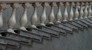 marmo, balaustra, gradini, scale, scala, bianco, grigio, scalini, diagonale, geometria, colonne, colonnine, scalinata