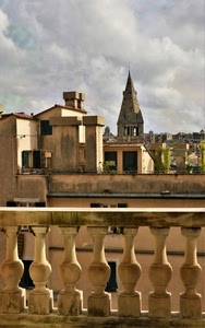 campanile, balaustra, case, cielo, finestre, tetti, nuvole, comignoli, colonne, piante, colonnine, affaccio, camini, parapetto, scorcio, balcone